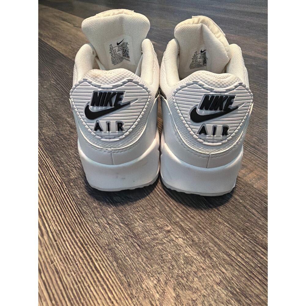 Nike Women’s Air Max 90 sneakers in classic white and black SZ 6.5 - Picture 4 of 8